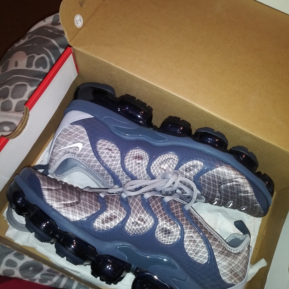 Sneakes - Picture 4 of 5